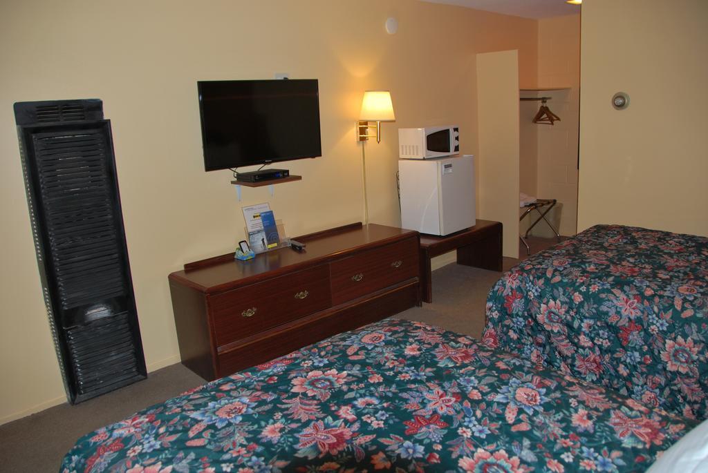 Imperial Motel Cortland Room photo